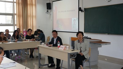 姜安丽教授来我学院与师生座谈